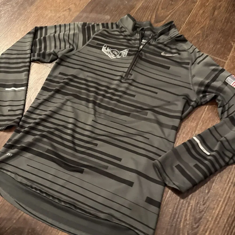 Nike Running Lightweight Long Sleeve Running 1/4 Zip Top; USA America; Adult Sm